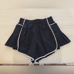 YOGALICIOUS Radiant Courtside Chic Short